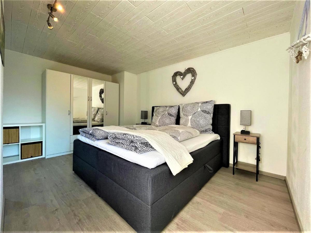 Апартаменти Traumhafter Moselblick, Garten & Lounge, Boxspringbett, Top Lage Буллай Екстер'єр фото